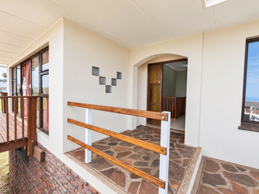 To Let 5 Bedroom Property for Rent in Gonubie Eastern Cape